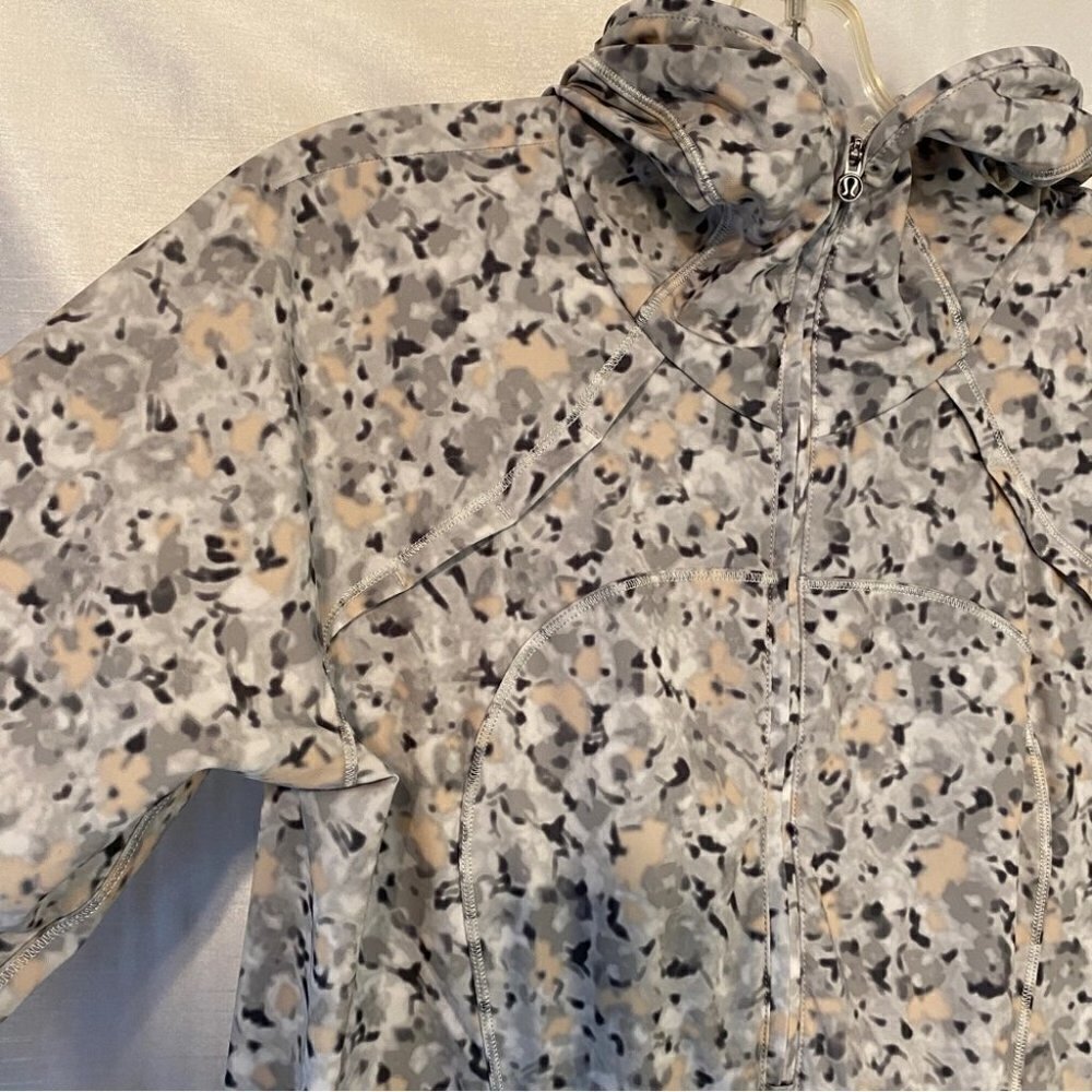 Lululemon Gather Me Slightly Ladies 6 Grey Floral - Picture 4 of 16